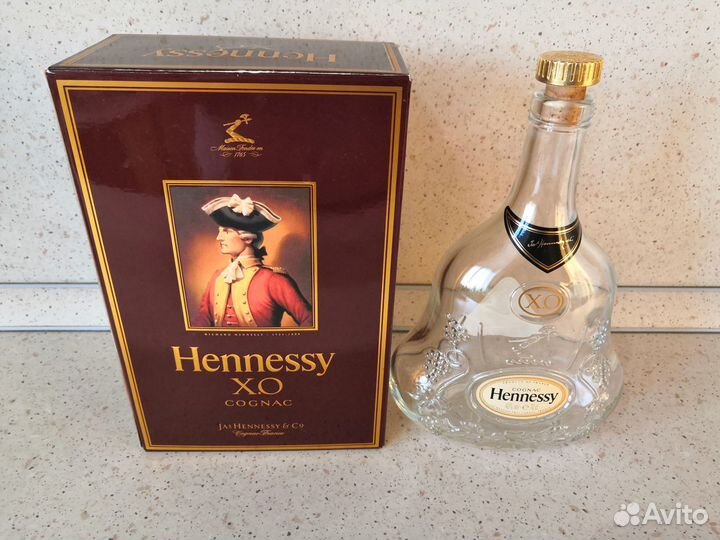 Коробка с бутылкой от коньяка Hennessy X.O