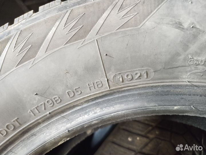 Hankook Winter I'Pike 215/65 R16C