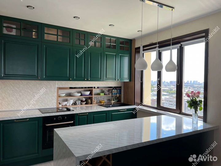 Красивая Зелёная Кухня с Островом