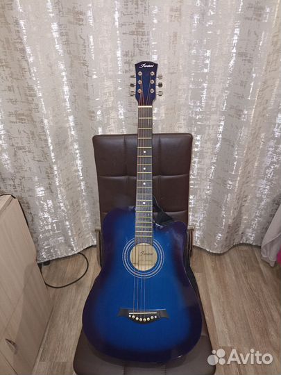 Гитара новая с чехлом и аксессуарами