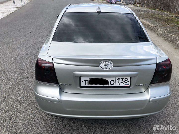 Спойлер на крышку багажника Toyota Avensis