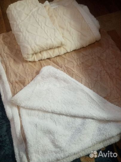 Пледы и покрывало