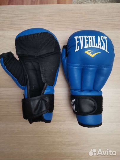 Боксерские перчатки 10 oz everlast