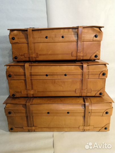 Комплект винтажные кожаных дорожных чемоданов