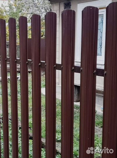Штакетник металлический коричневый 1,5 м
