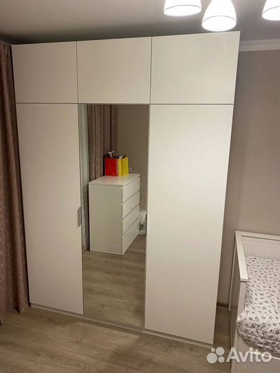 Шкаф с зеркалом