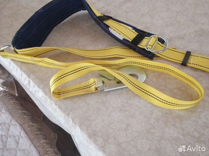 Удерживающее ремень