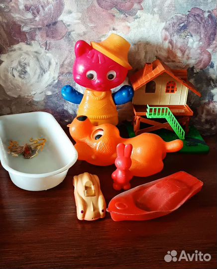 Пластиковые игрушки