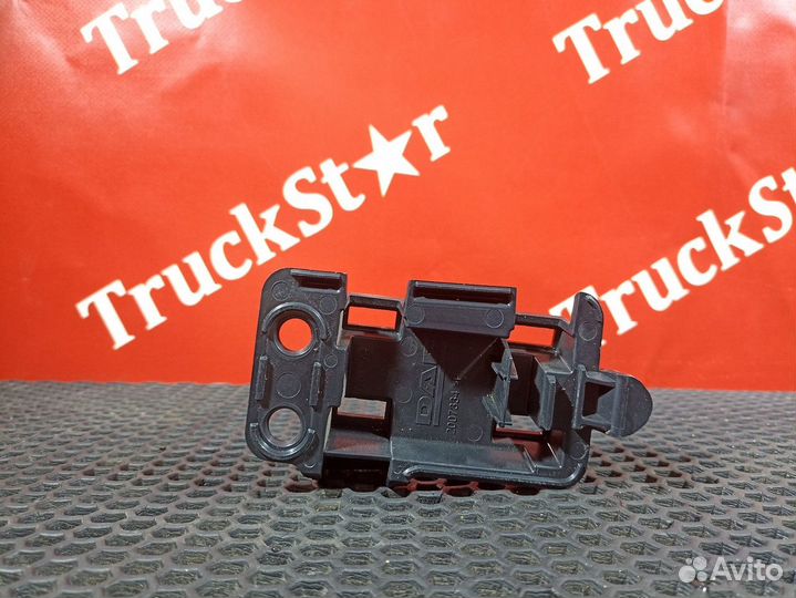 Кронштейн накладки порога Daf XF106