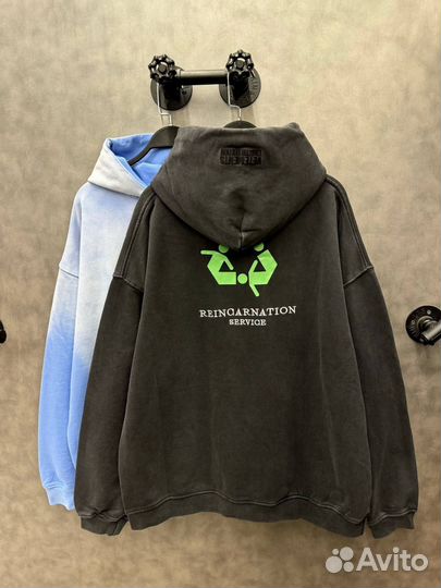 Худи Vetements reincarnation оверсайз на руках