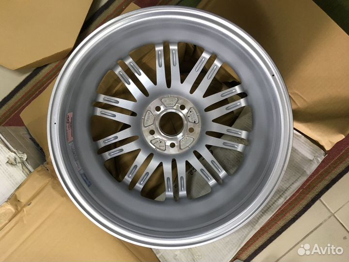 Новы Weds Leonis Navia Япония