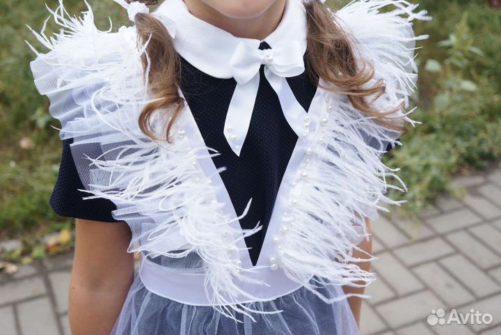 Красивый школьный фартук на первоклашку