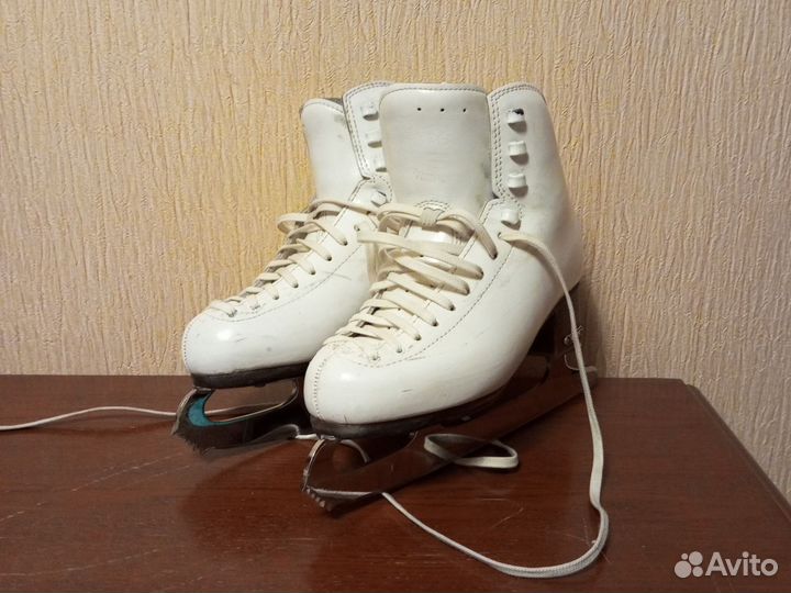 Коньки фигурные risport