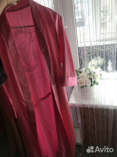 Эффектный шёлковый халатик