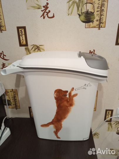 Контейнер для корма curver