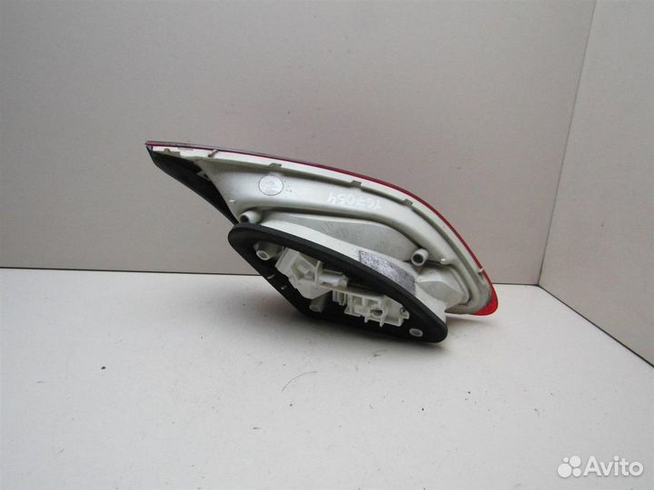 Фонарь задний внутренний правый Opel Astra J 2010