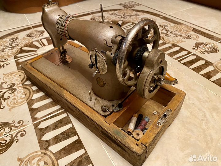 Старинная швейная машинка пмз им. Калинина