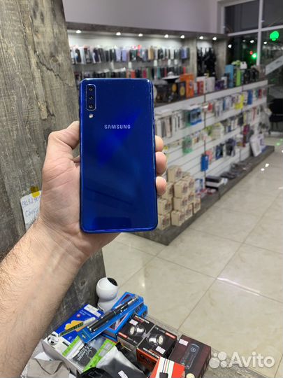 Samsung Galaxy A7 (2018), 4/64 ГБ