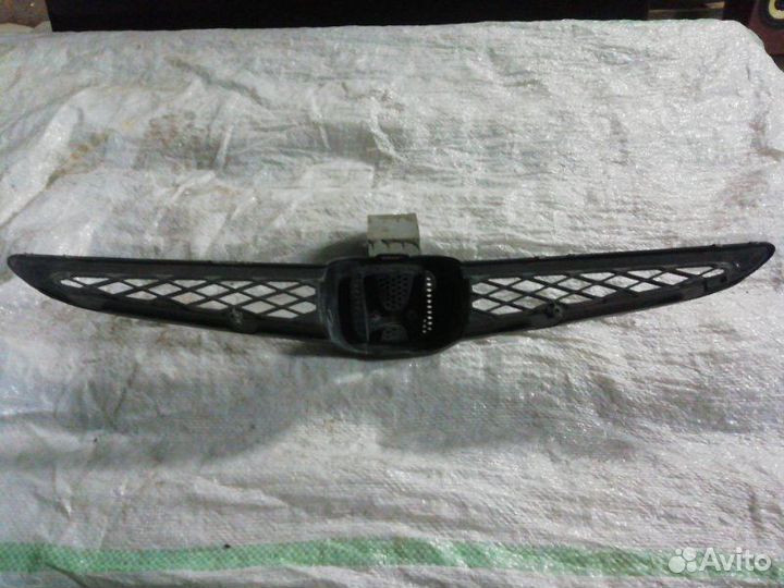 Решетка радиатора передняя Honda Fit