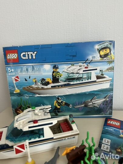 Lego city лодка 60221