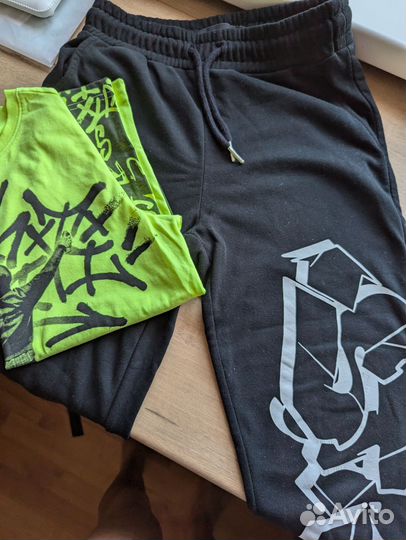 Спортивные штаны и футболка