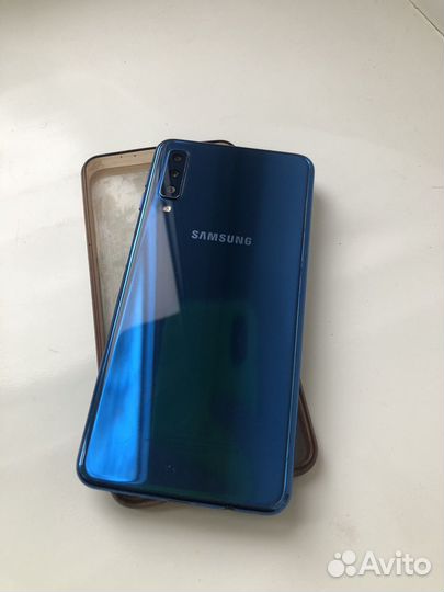 Телефон samsung А7 2018
