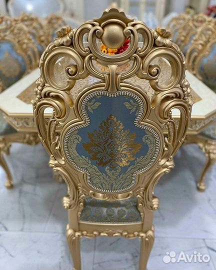 Стол и стулья