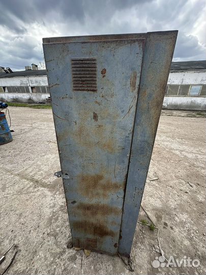 Шкаф металлический для раздевалки