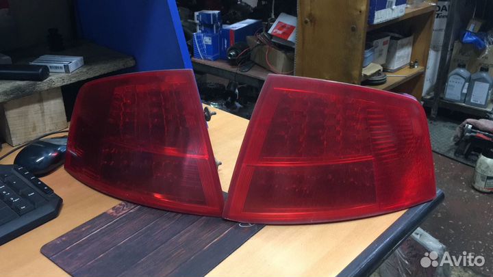 Фонарь audi A8 4E2 4E8 D3 R