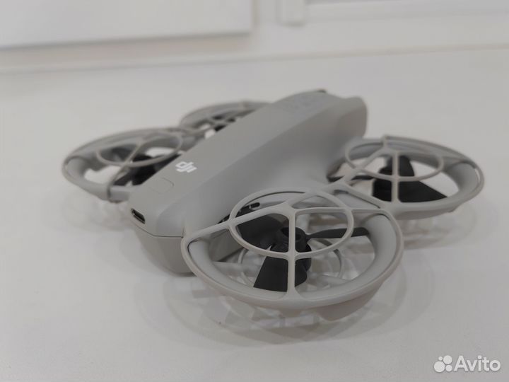 Квадрокоптер DJI Neo