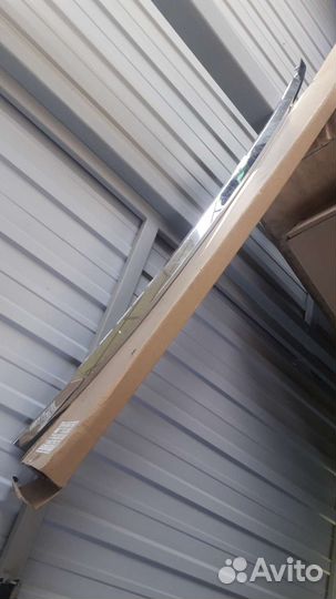 Декоративная планка крышки багажника BMW X-7