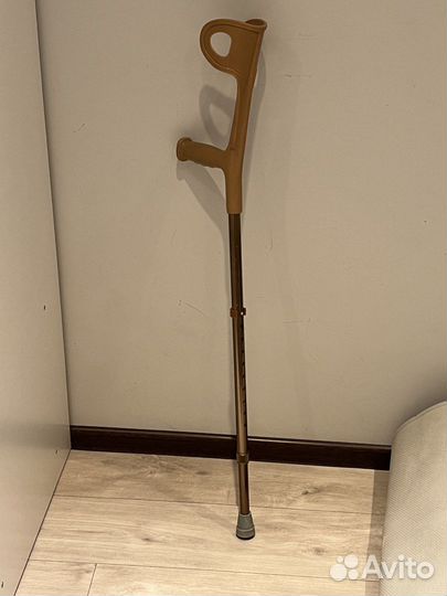Костыль с подлокотником