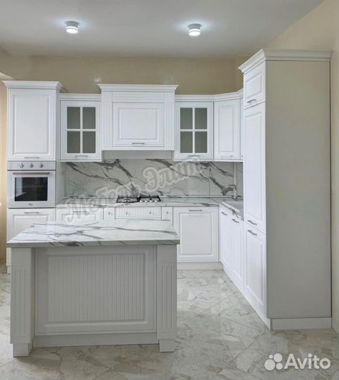 Кухня белая угловая