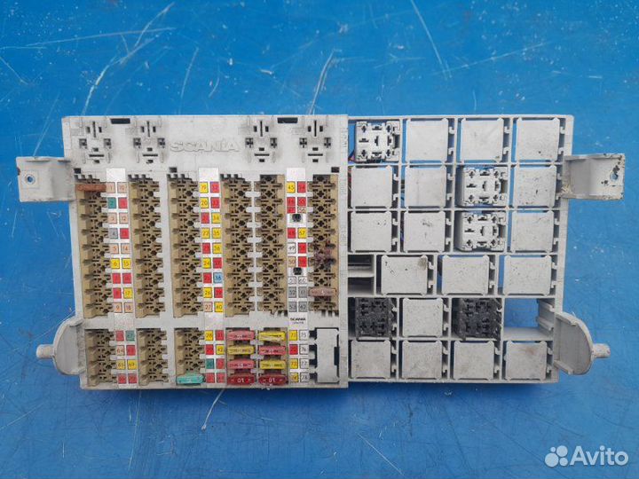 Блок предохранителей Scania G420 тягач DC1223L01
