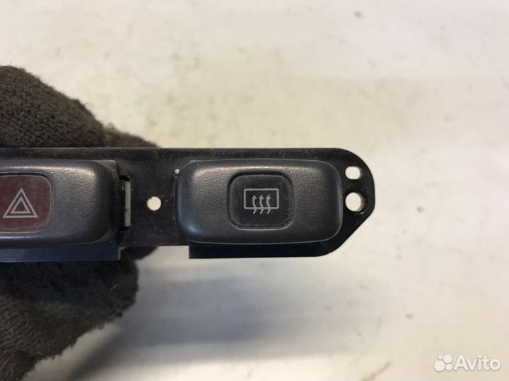 Кнопка аварийной сигнализации Mitsubishi Eterna