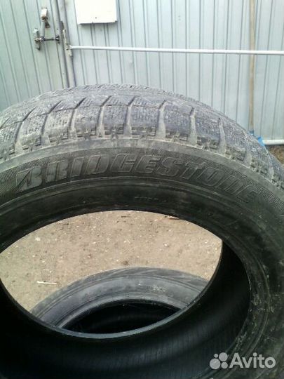 Bridgestone Blizzak DM-V1 215/60 R17