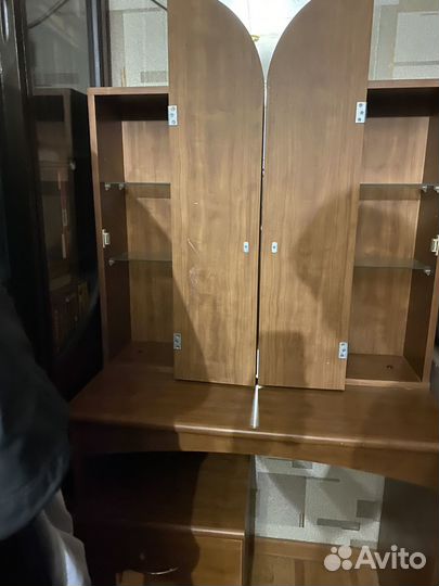 Трюмо с зеркалом