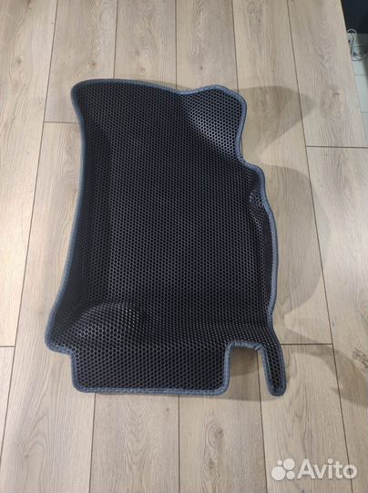 Эво автоковрики 3Д с бортиками Fisker