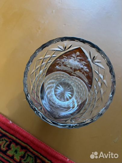 Хрустальная ваза с узором