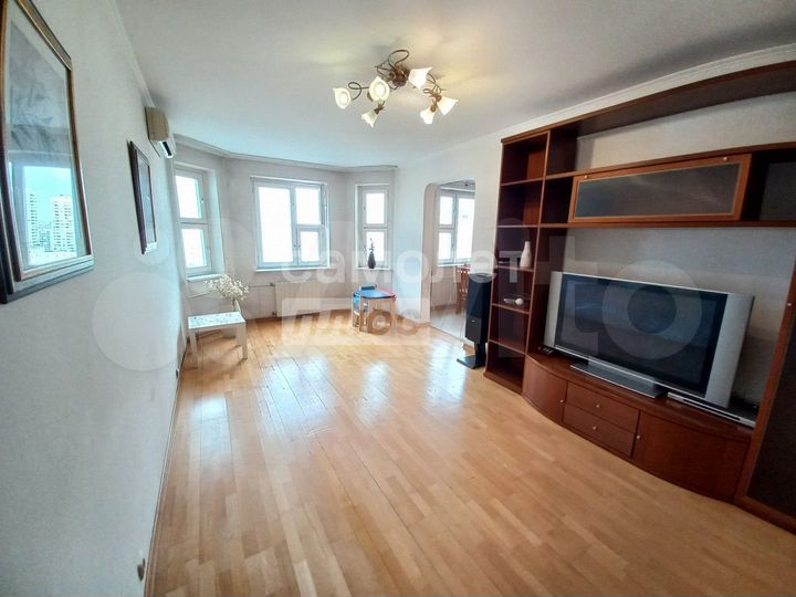 3-к. квартира, 82 м², 15/17 эт.