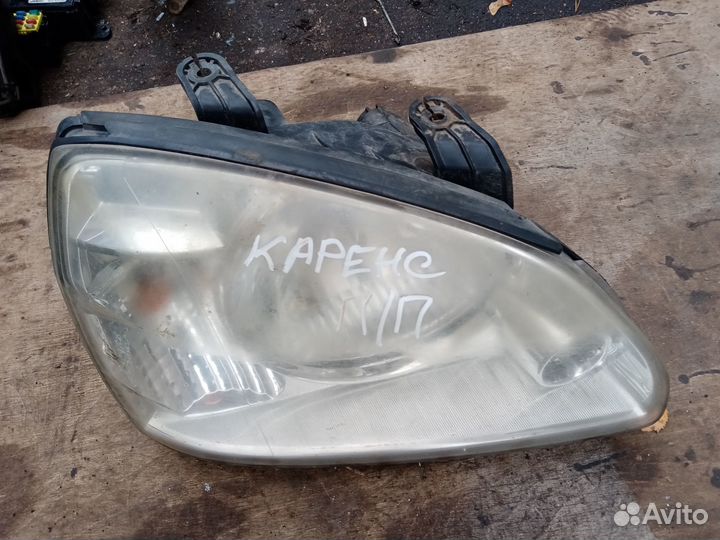 Фара правая на Киа Каренс 2004 год