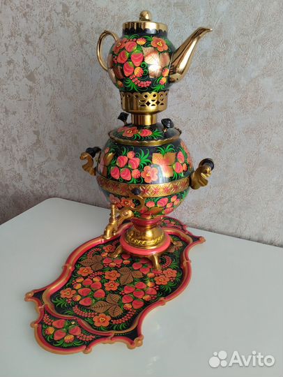 Самовар с подносом и чайником