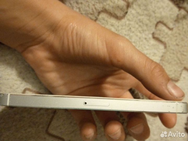 Айфон 5s в хорошем состояние оригинал зарядка