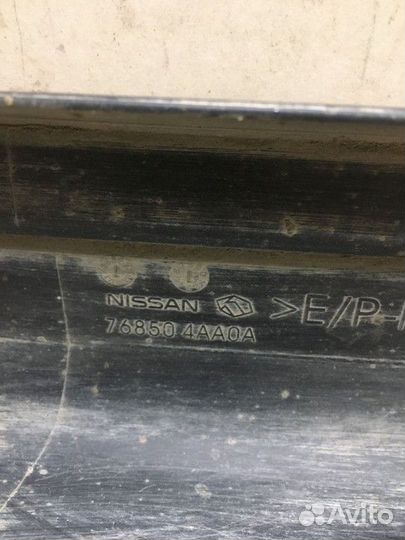 Накладка на порог (наружная) правая Nissan Almera