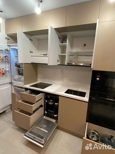 Кухня угловая без ручек на заказ