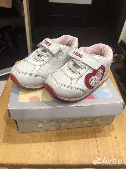 Кроссовки для девочки