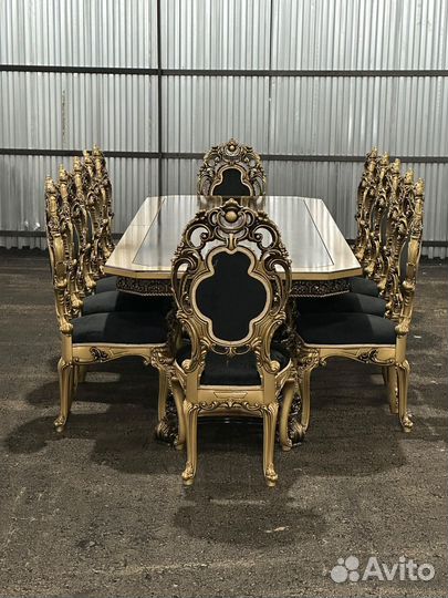 Стол со стульями