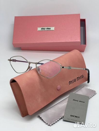 Солнцезащитные очки MIU MIU