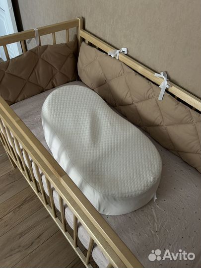 Детская кроватка с маятником