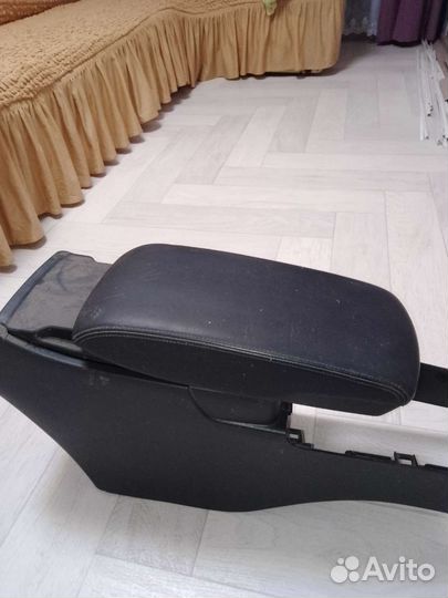 Подлокотник